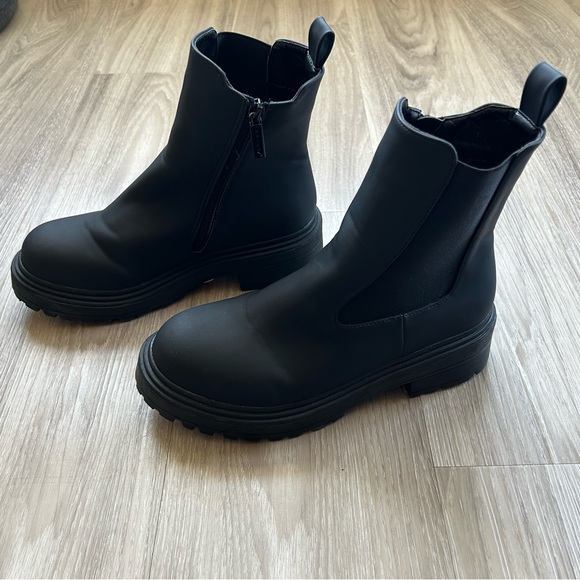 *NWT* Black Vegan Leather Ankle Boots with Side Zipper and elastic side panel - Picture 2 of 8
